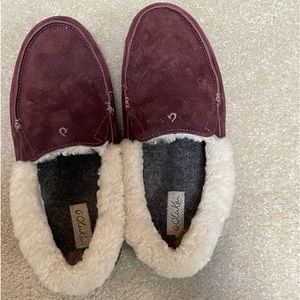 Olukai Fur Ku’una slippers burgundy size 8